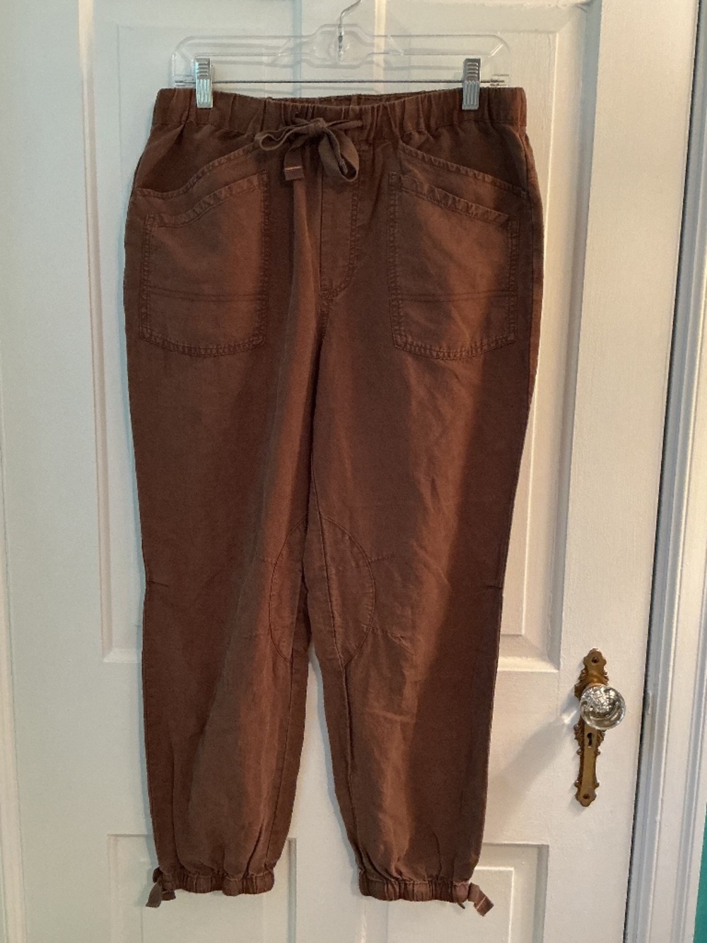 Pilcro soft brown joggers.  Sz Small